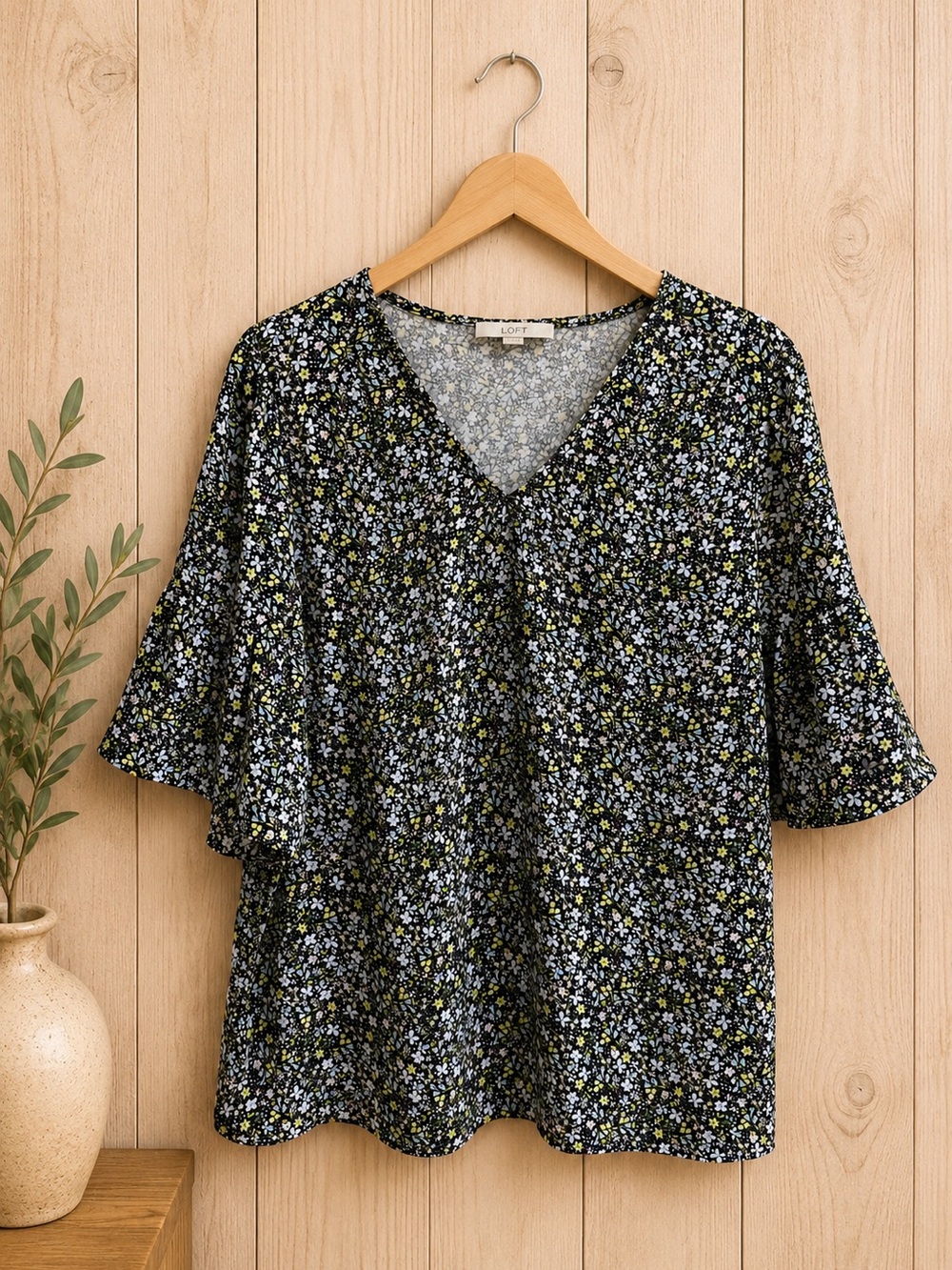 LOFT Floral Flutter Sleeve Blouse Size M